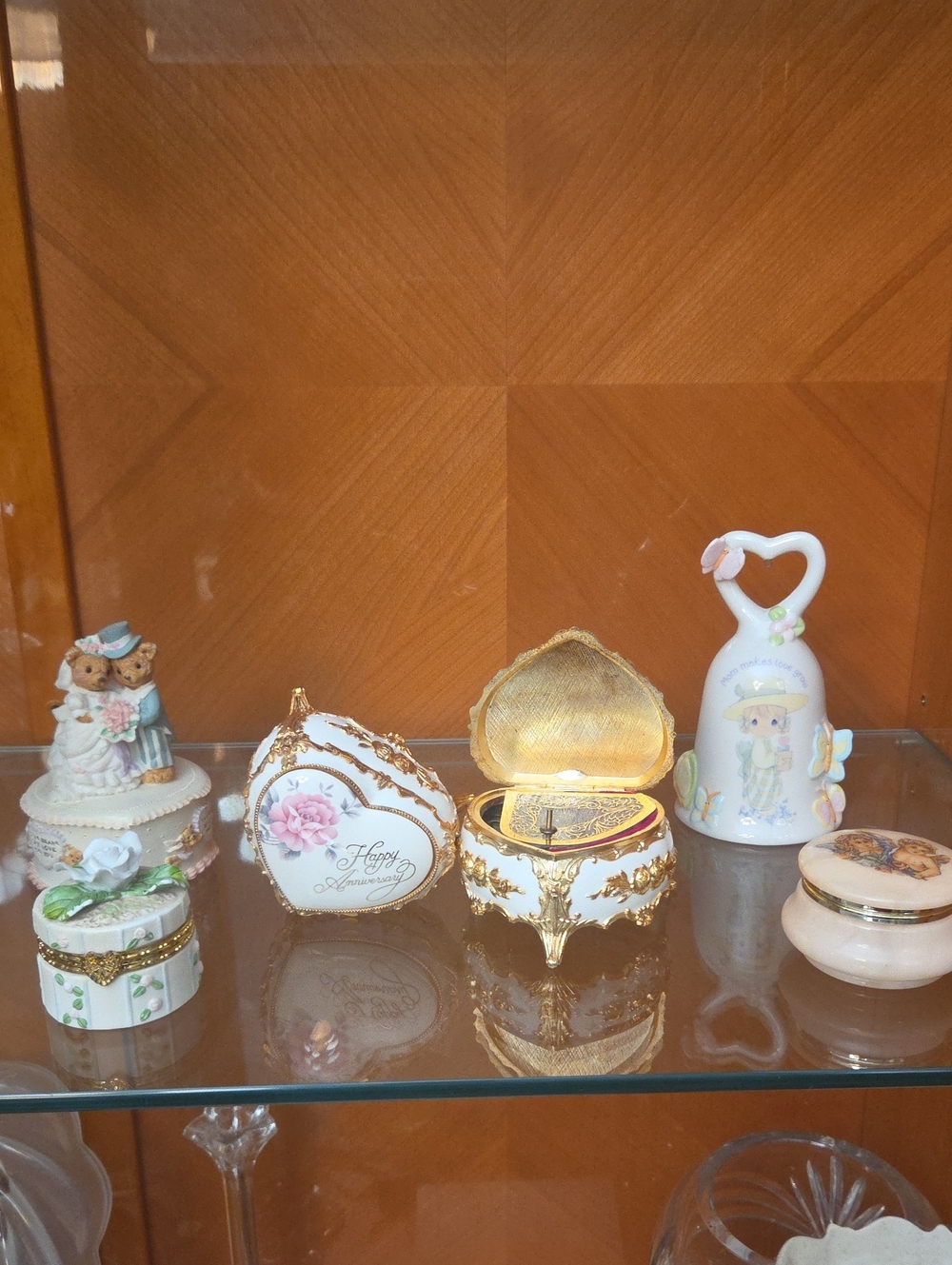 Ornate White and Gold Floral Music Box Trinket